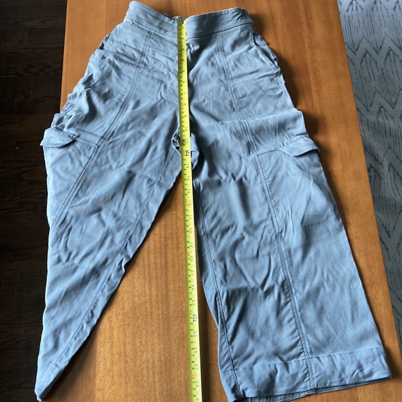 Lululemon khaki cropped pants - Picture 6 of 8